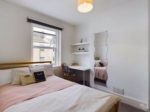 bed 3- click for photo gallery